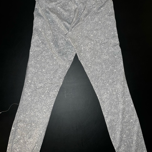 Athleta Primose Chaturanga Tights Grey & White Floral Leggings Size XS - Picture 6 of 8